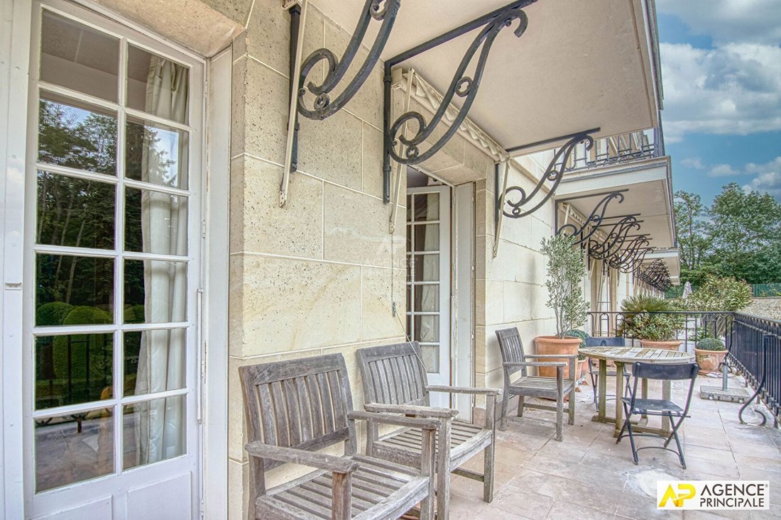 Apartment in Domaine National du Château, Versailles, France 2 - 18660219