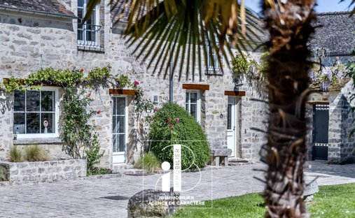 House in Fontainebleau, Ile-de-France, France 1