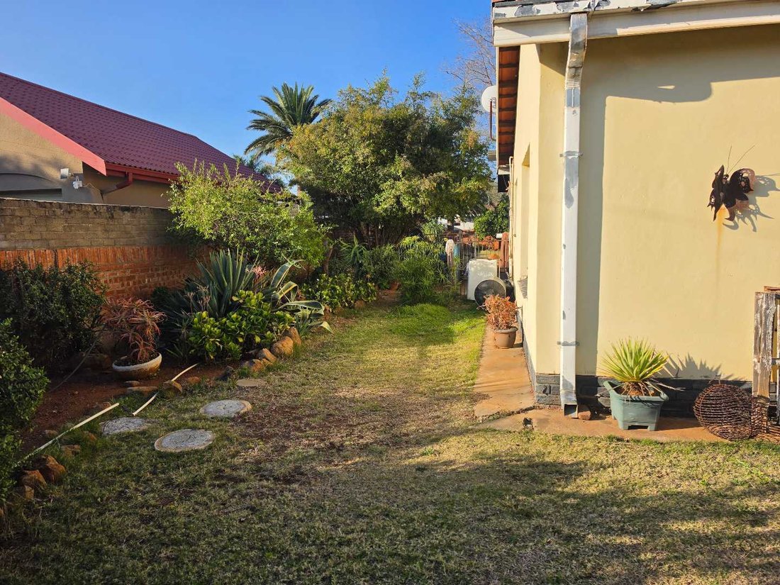 House in Kimberley, Northern Cape, South Africa 4 - 18671523