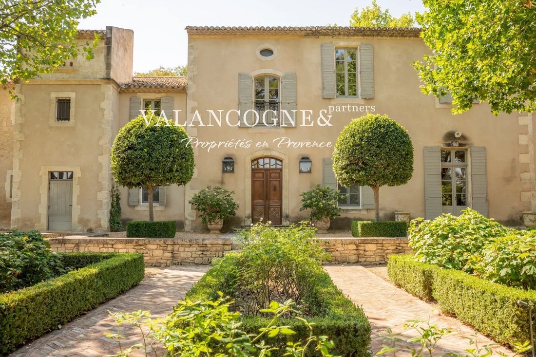 Estate in Saint-Rémy-de-Provence, Provence-Alpes-Côte d'Azur, France 2 - 16175956