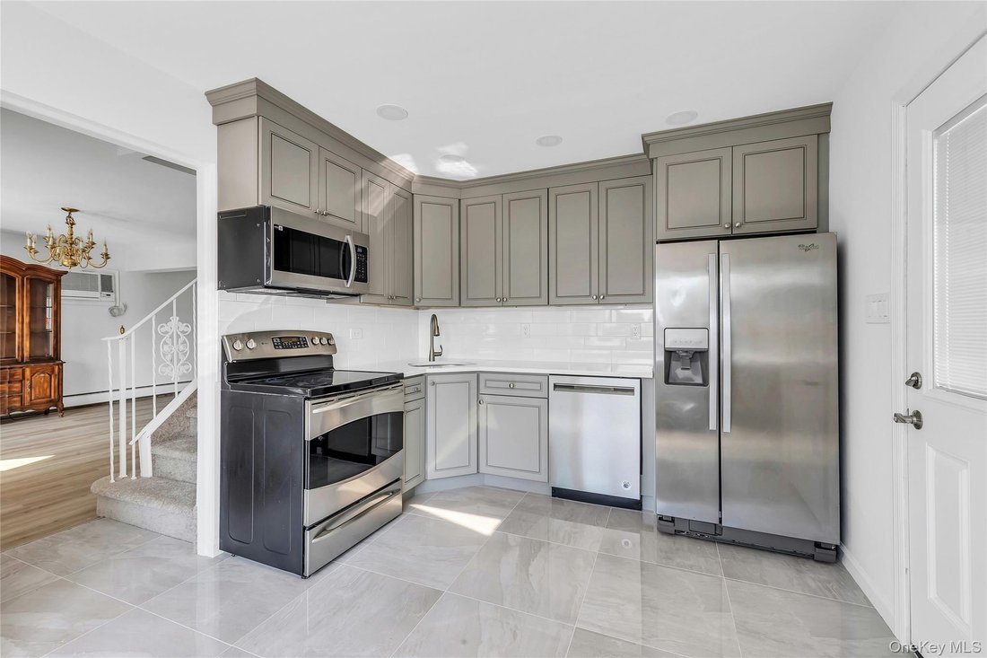 House in Levittown, New York, United States 5 - 18655026