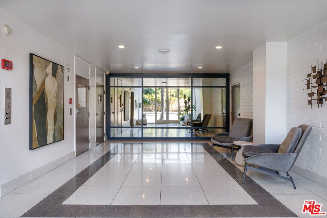 Condo in Los Angeles, California, United States 2 - 18664352