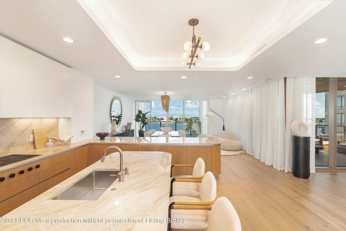 Co Op in West Palm Beach, Florida, United States 5 - 18664346