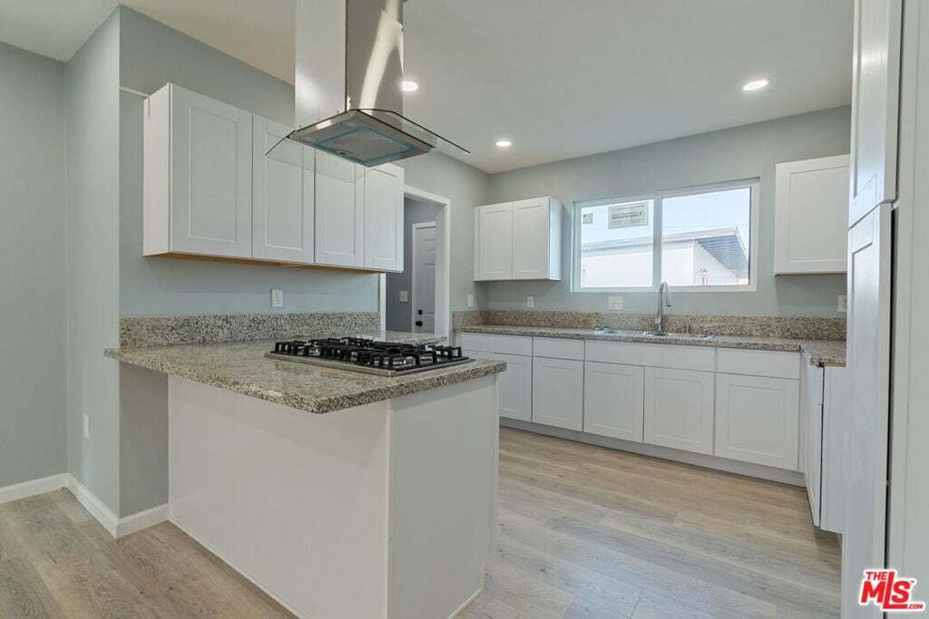 Los Angeles, California, United States 3 - 18667630