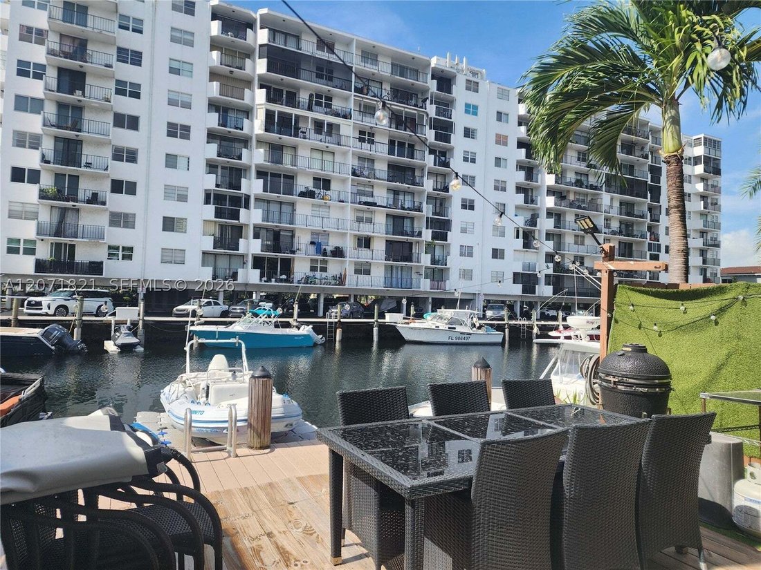 Townhouse in Golden Beach, Florida, United States 3 - 18669012