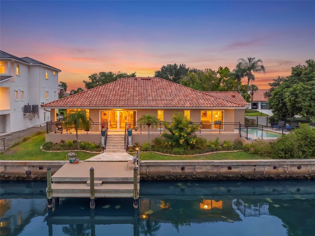 House in St. Petersburg, Florida, United States 3 - 18390894