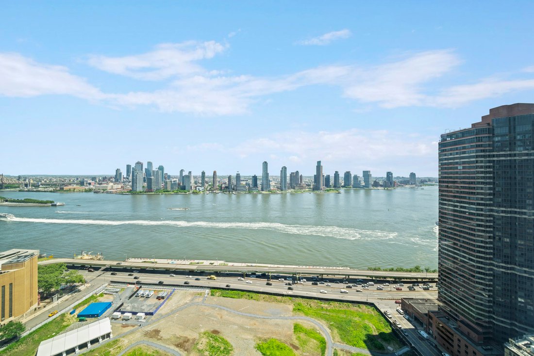 New York, New York, United States 5 - 18664303
