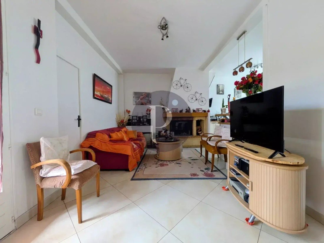 House in Vitry-sur-Seine, Ile-de-France, France 2 - 18666345