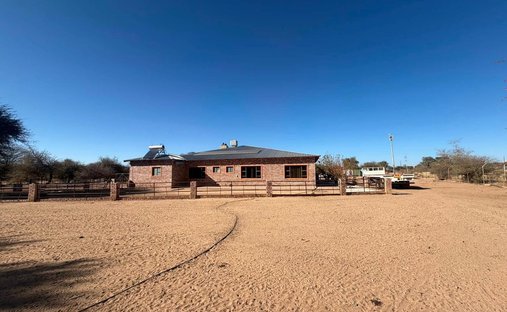Farm Ranch in Okahandja, Otjozondjupa Region, Namibia 1