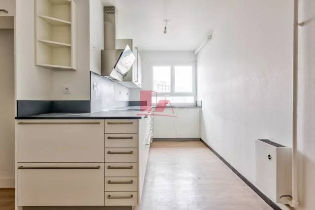 Apartment in Insurrection, Vanves, France 5 - 17227119