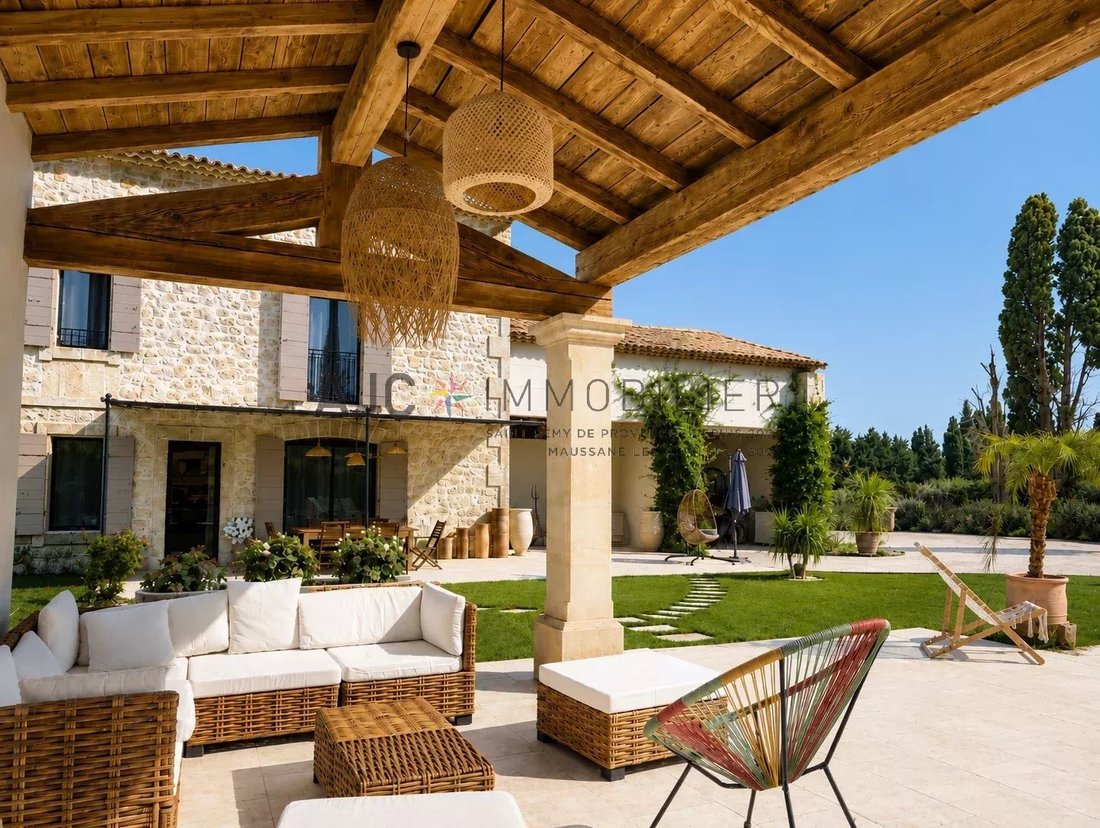Country House in Mas-Blanc-des-Alpilles, Provence-Alpes-Côte d'Azur, France 2 - 18668067