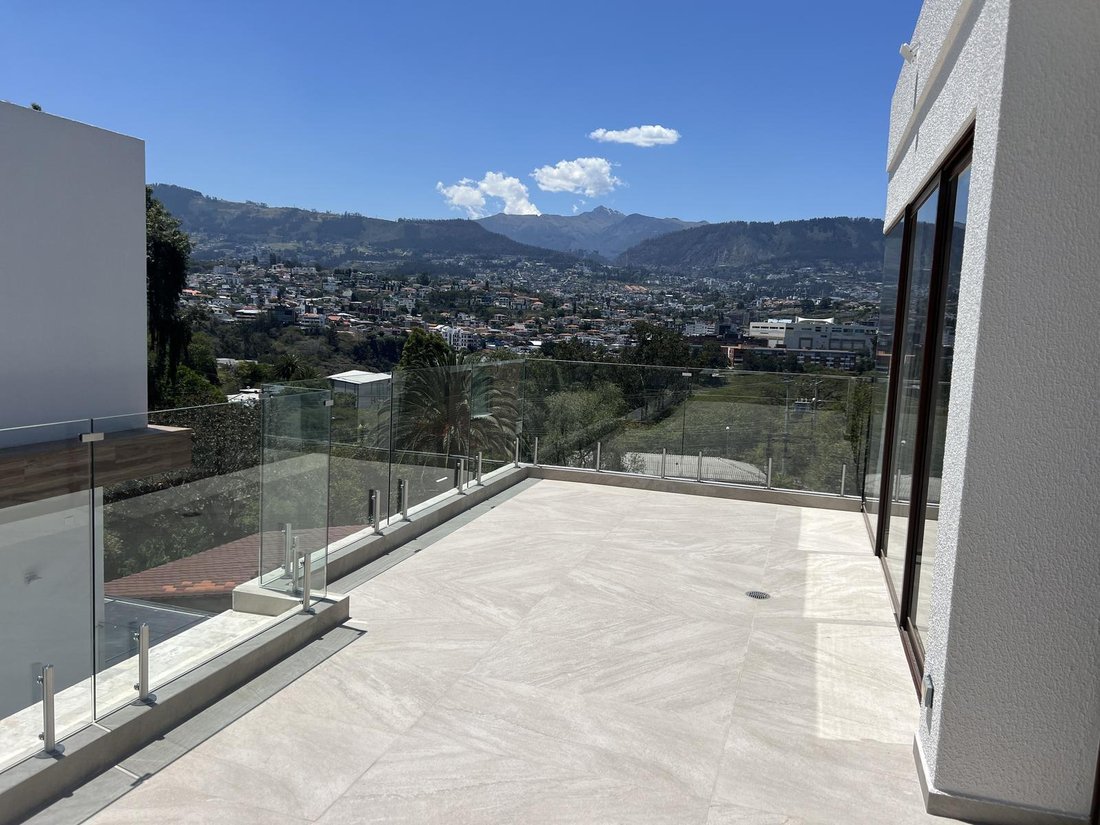 House in Quito, Pichincha, Ecuador 2 - 18661684
