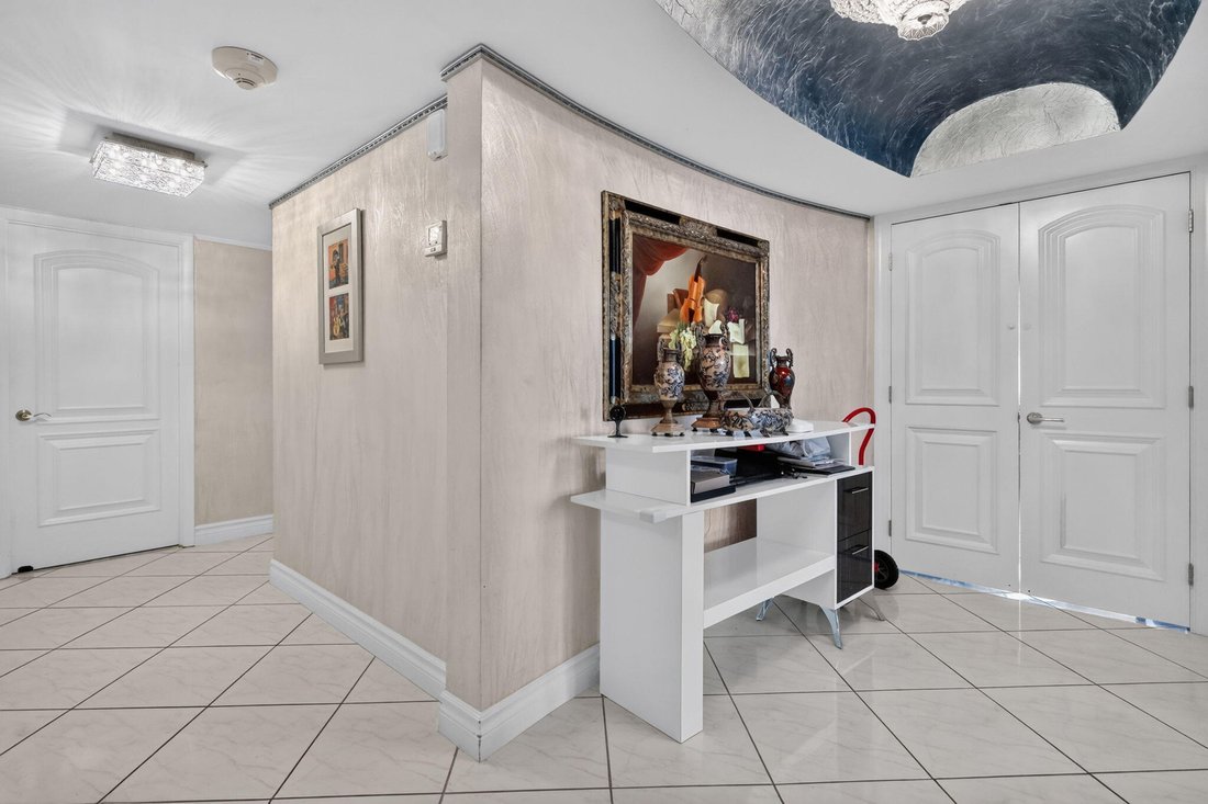 Condo in Hallandale Beach, Florida, United States 3 - 18663066