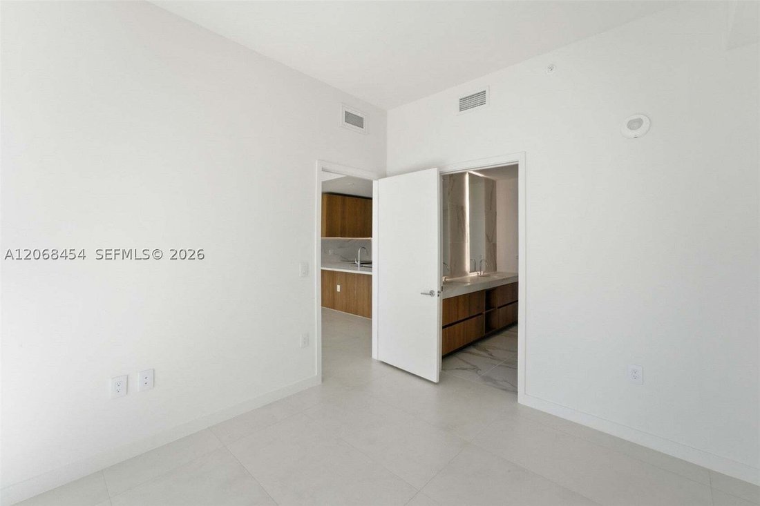 Condo in Miami, Florida, United States 4 - 18663517