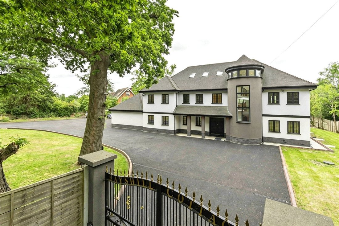 House in Elstree (Elstree and Borehamwood), Elstree, England 1 - 16940071