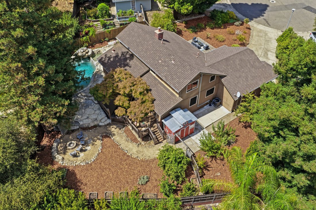 Folsom, California, United States 5 - 18666432