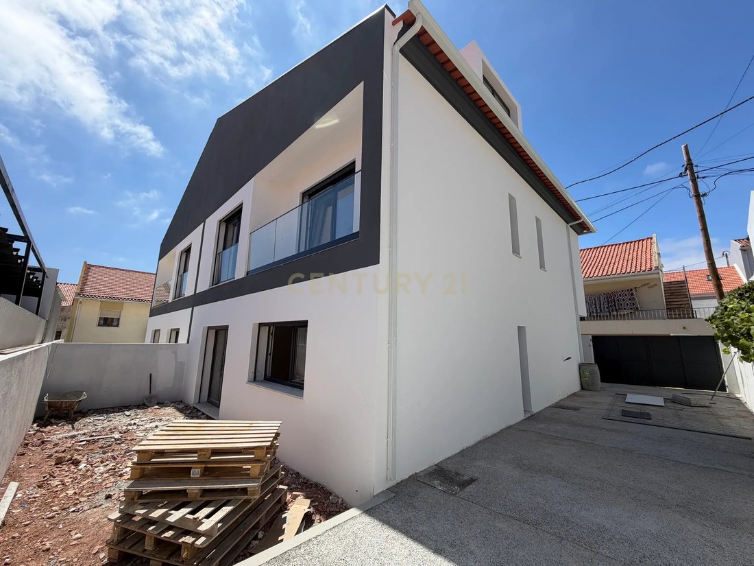 Villa in Casal de Cambra, Lisbon, Portugal 2 - 15949840