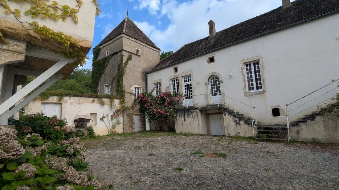 House in Chassey-le-Camp, Bourgogne – Franche-Comté, France 3 - 18665462