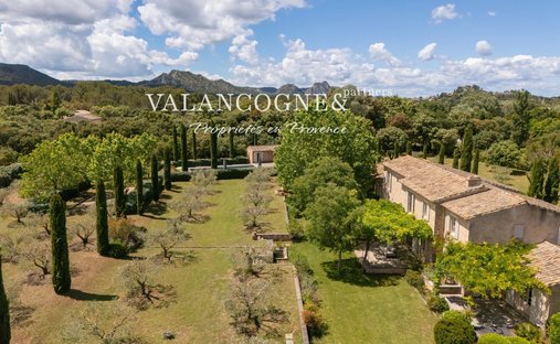 Estate in Eygalières, Provence-Alpes-Côte d'Azur, France 1