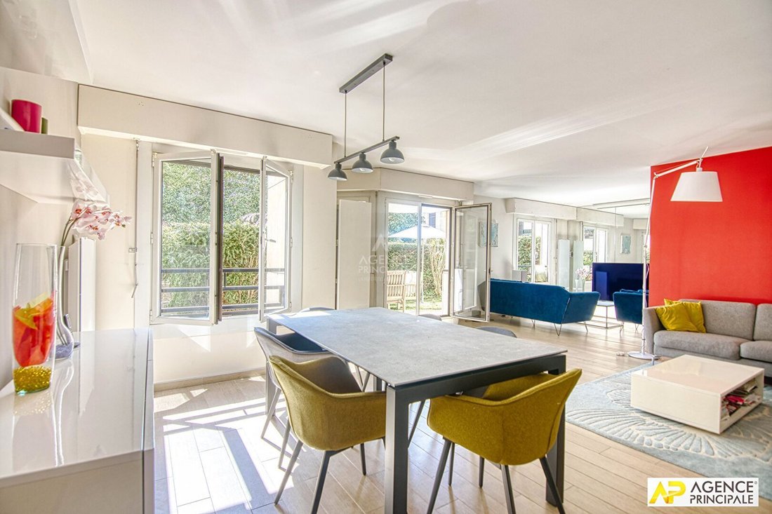 Apartment in Domaine National du Château, Versailles, France 1 - 18660096