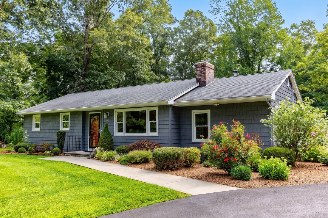 House in Newtown, Connecticut, United States 1 - 18660082
