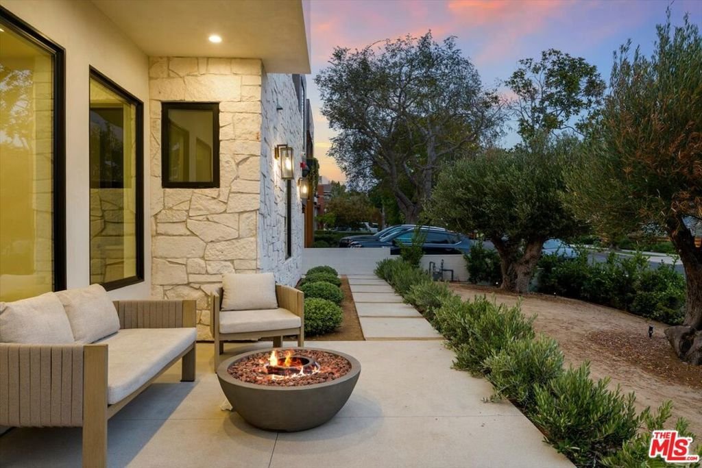 House in Los Angeles, California, United States 2 - 18662024