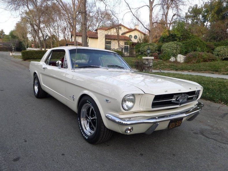 Coupe in Glendale, United States 2 - 18666333