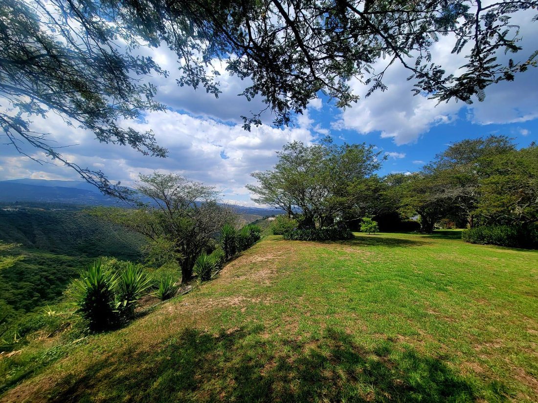 Land in Quito, Pichincha, Ecuador 2 - 18661379