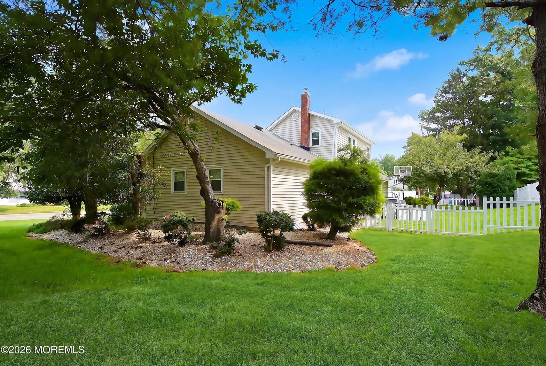 House in Marlboro Township, New Jersey, United States 4 - 18665919