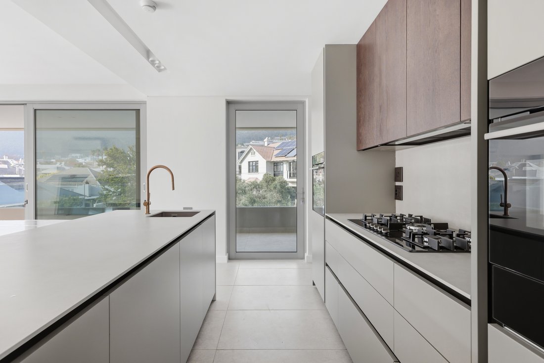 Apartment in Bakoven, Cape Town, South Africa 4 - 18665108