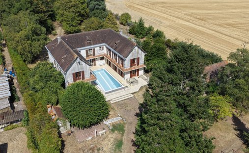 House in Marce-sur-Esves, Centre-Val de Loire, France 1