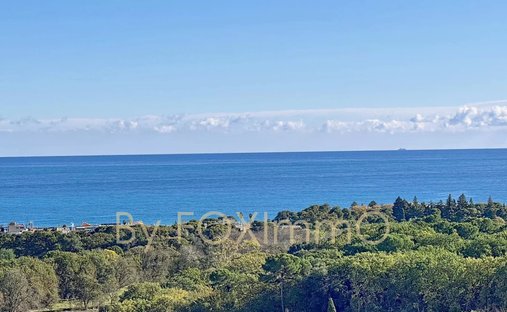 Villa in Village, Villeneuve-Loubet, France 1
