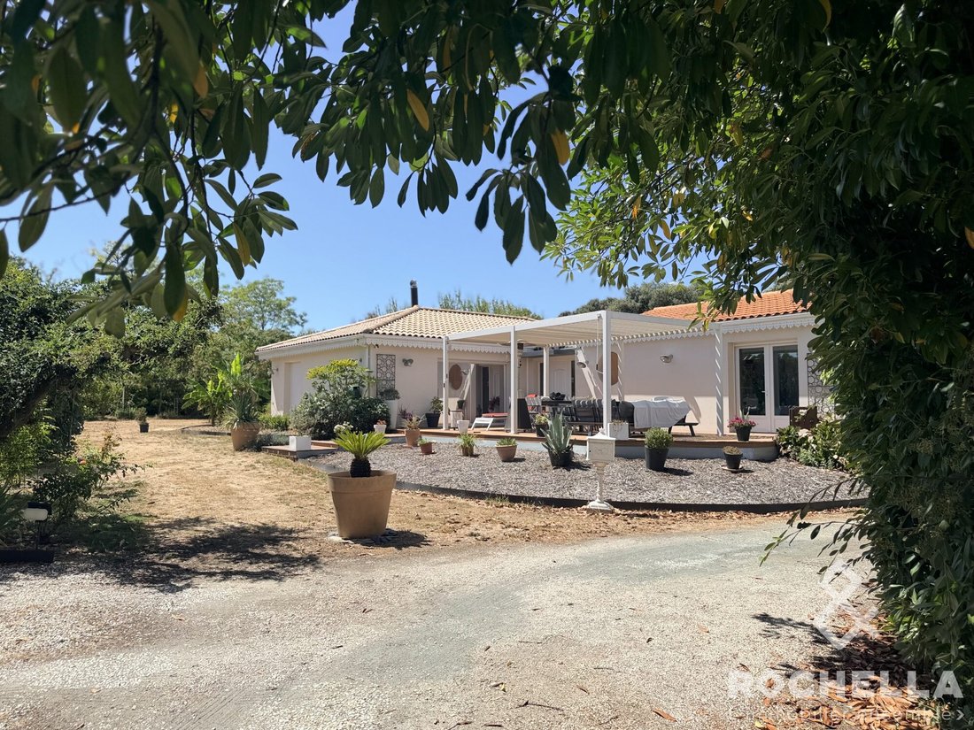 House in Bourg, Aytre, France 3 - 18665478