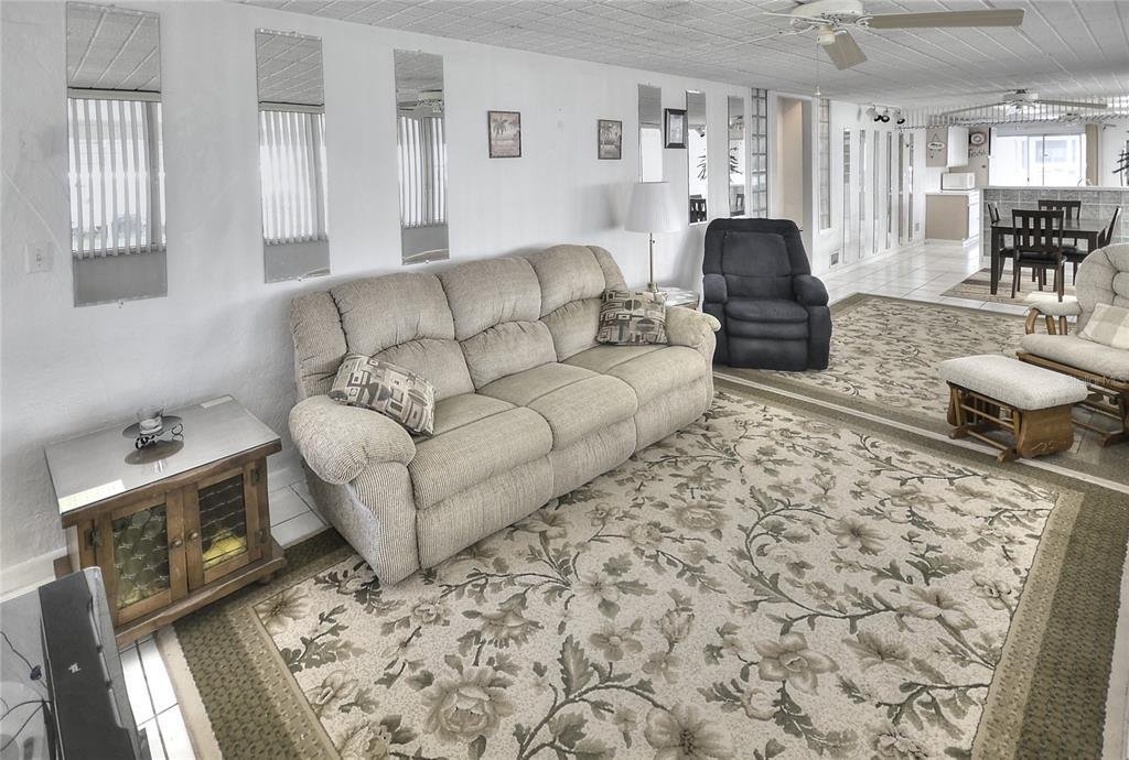 Oak Hill, Florida, United States 4 - 18671127