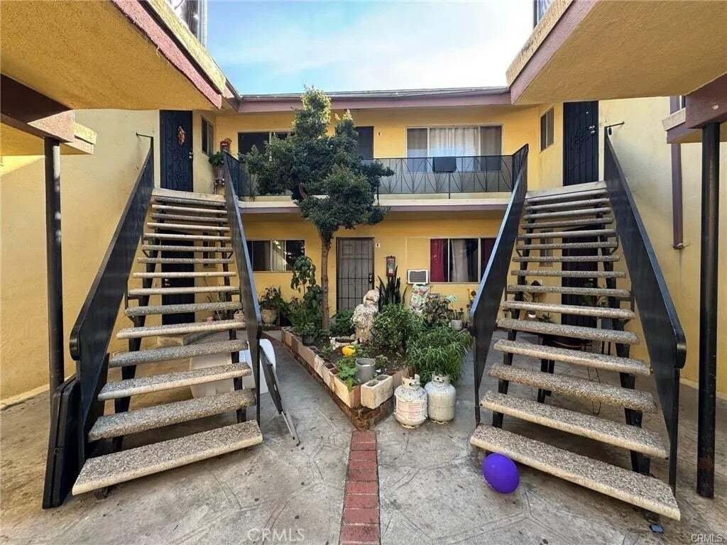 Lynwood, California, United States 2 - 18659608