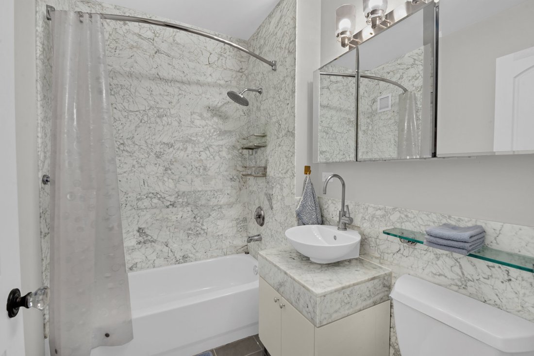 Condo in New York, New York, United States 4 - 18669496