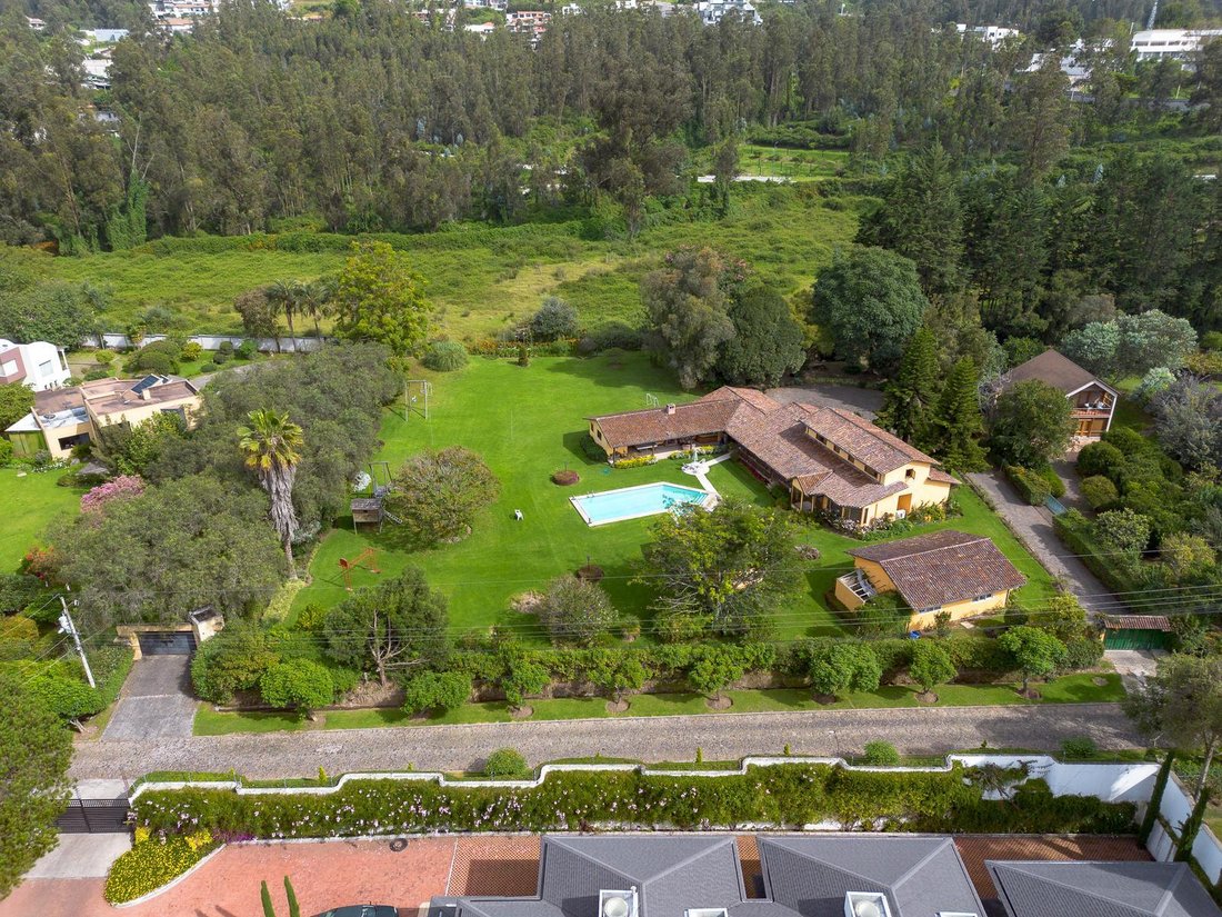 Land in Quito, Pichincha, Ecuador 1 - 18660844