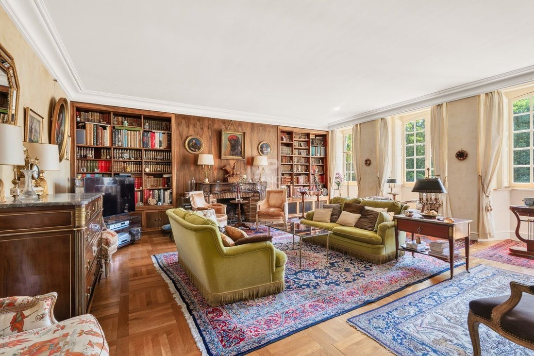 Apartment in Domaine National du Château, Versailles, France 1 - 18660121