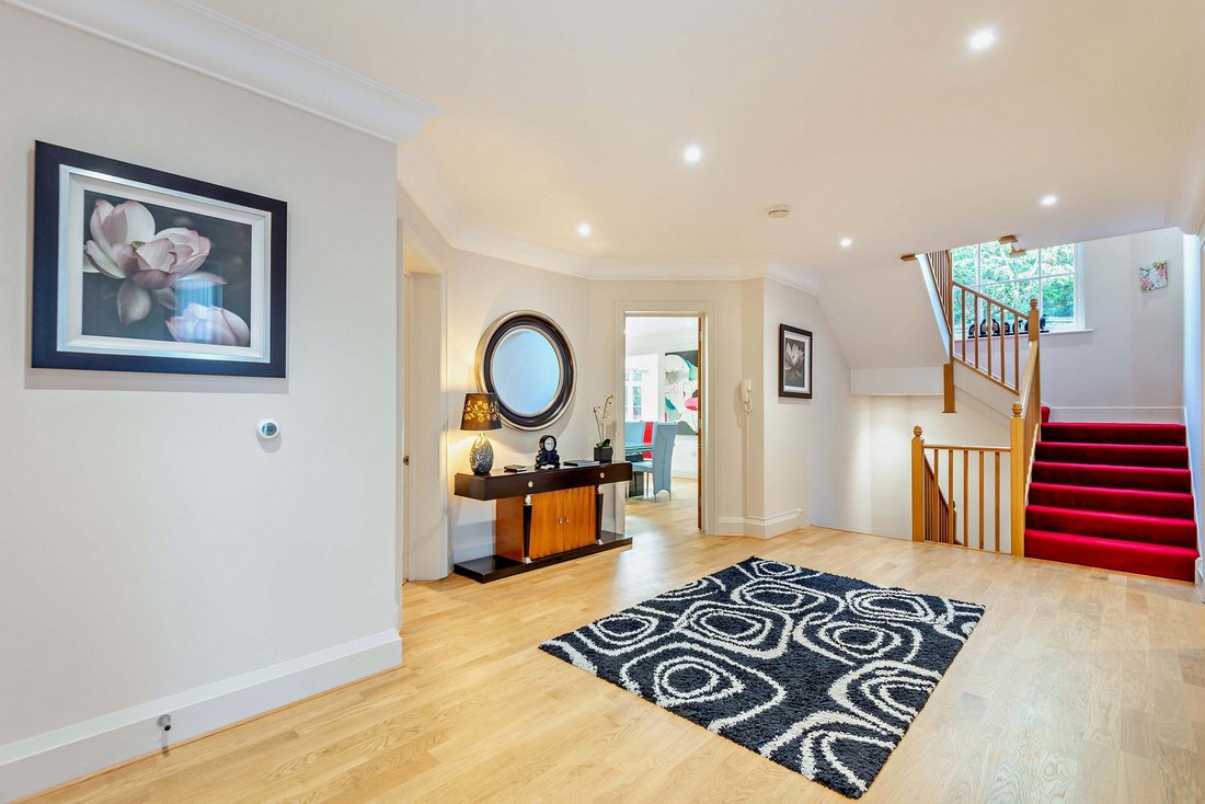 House in Sunningdale, England 5 - 18659556