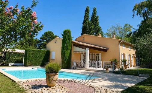 Villa in Pierrelatte, Auvergne-Rhone-Alpen, Frankreich 1