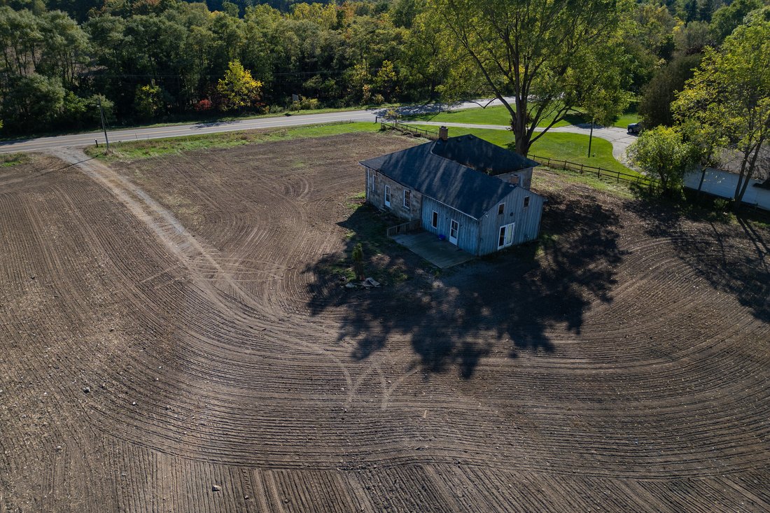 House in Brant, Ontario, Canada 2 - 18660123