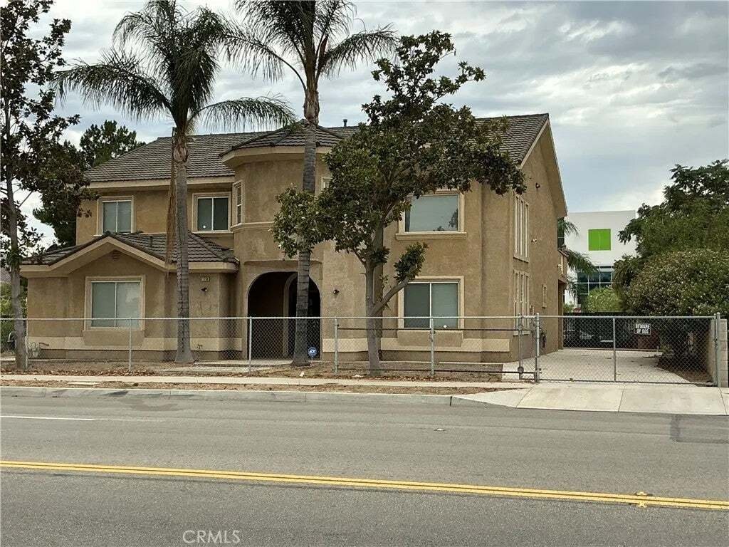 House in Fontana, California, United States 1 - 18667973