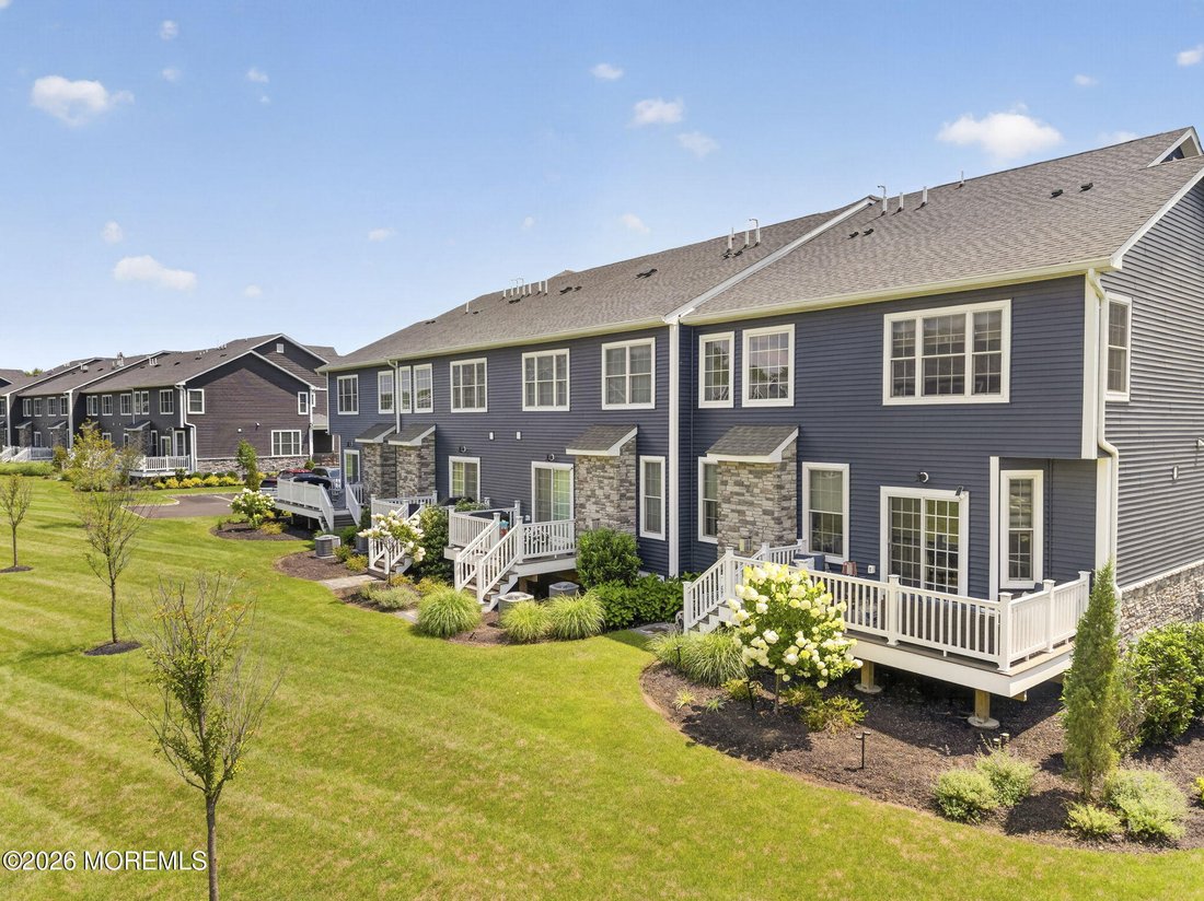 Condo in Old Bridge Township, New Jersey, United States 3 - 18670628