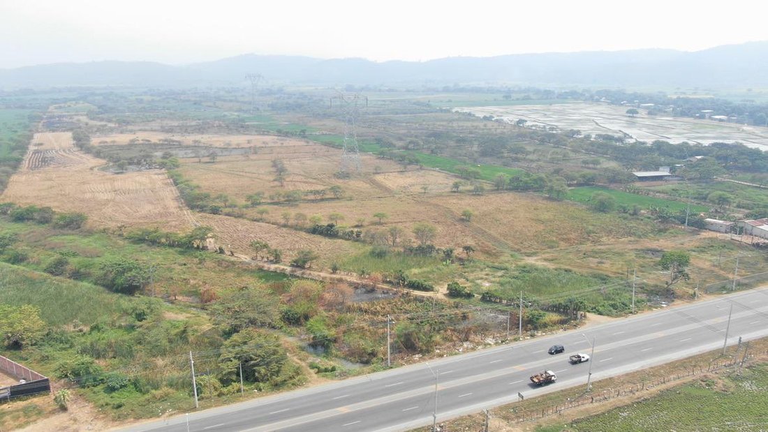 Land in Guayaquil, Guayas, Ecuador 2 - 18660286