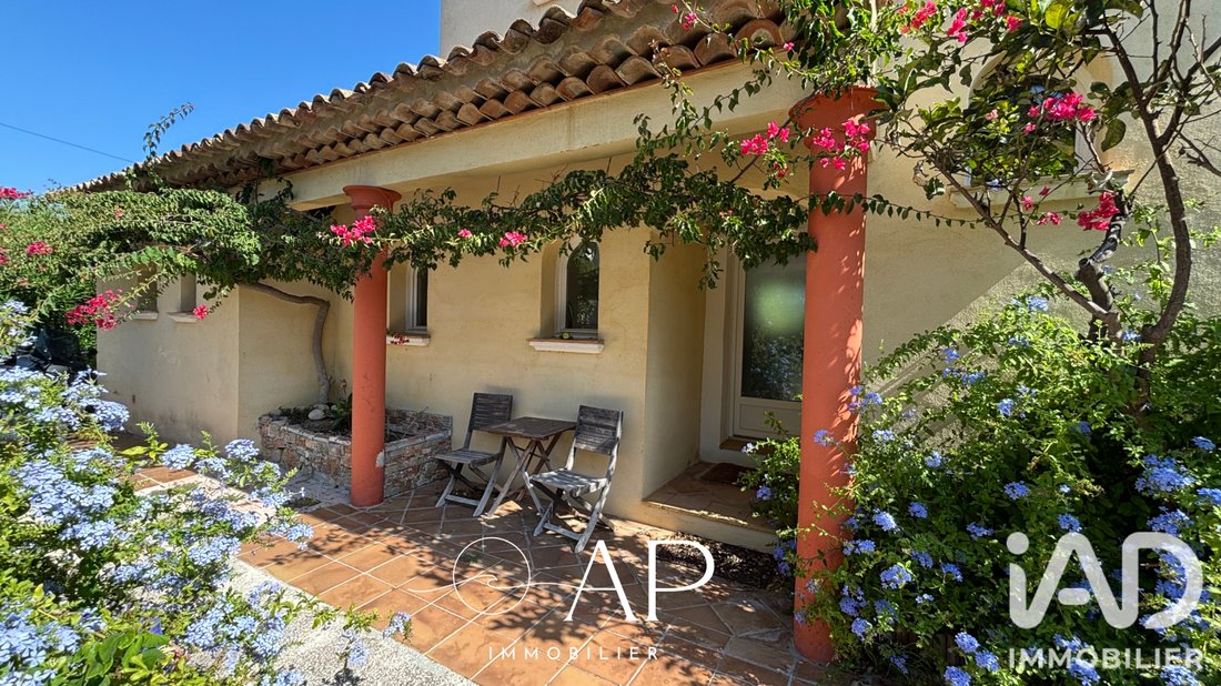 House in Hyeres, Provence-Alpes-Côte d'Azur, France 4 - 18671363