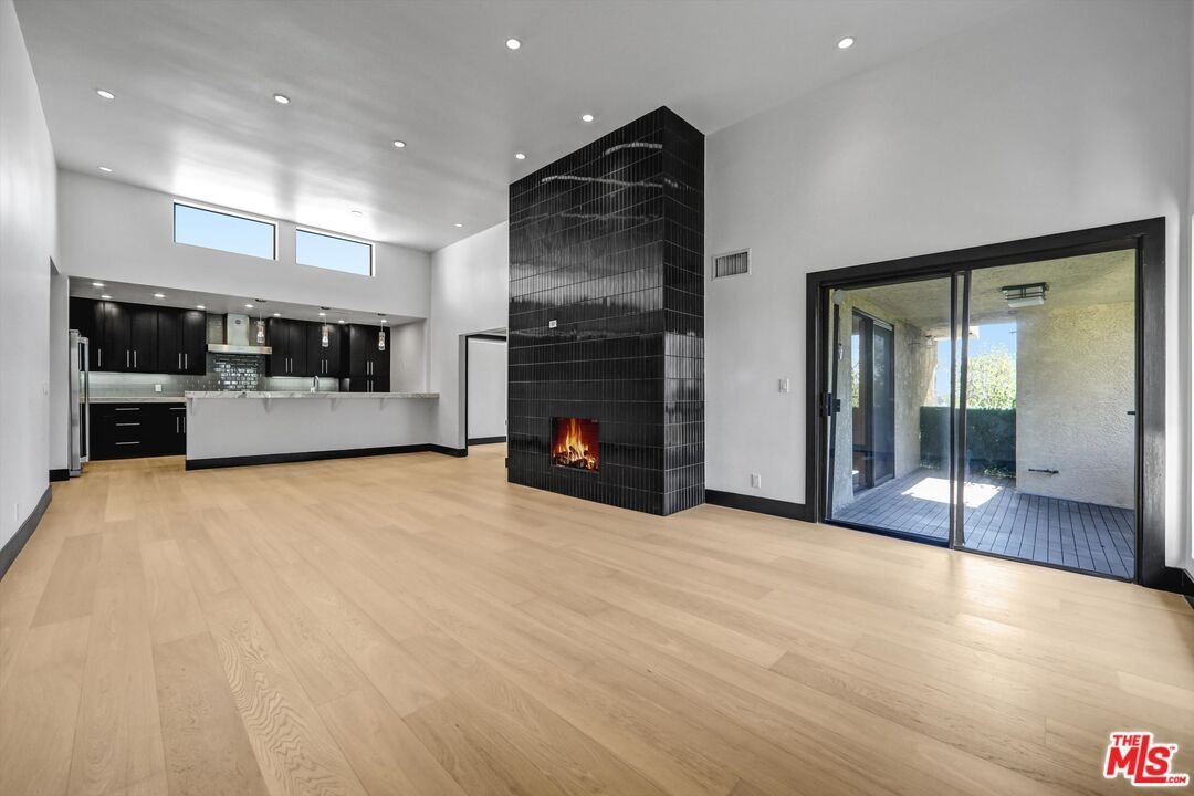 Condo in Los Angeles, California, United States 2 - 18664262