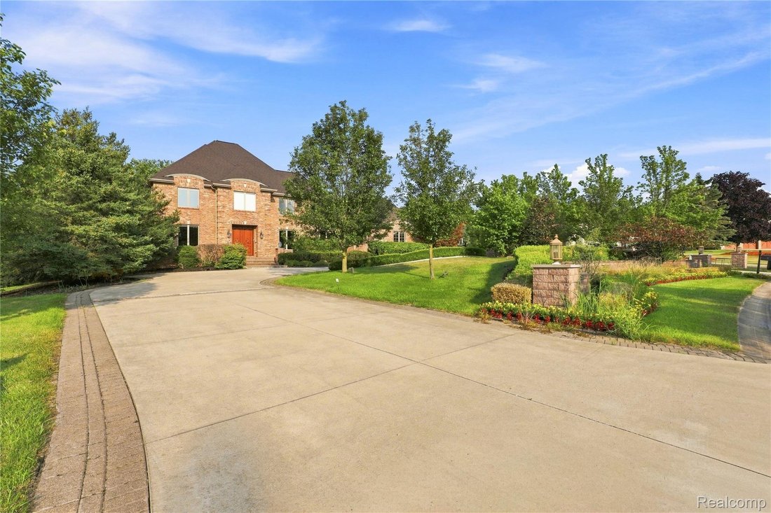 House in Grand Blanc Township, Michigan, United States 3 - 18659772