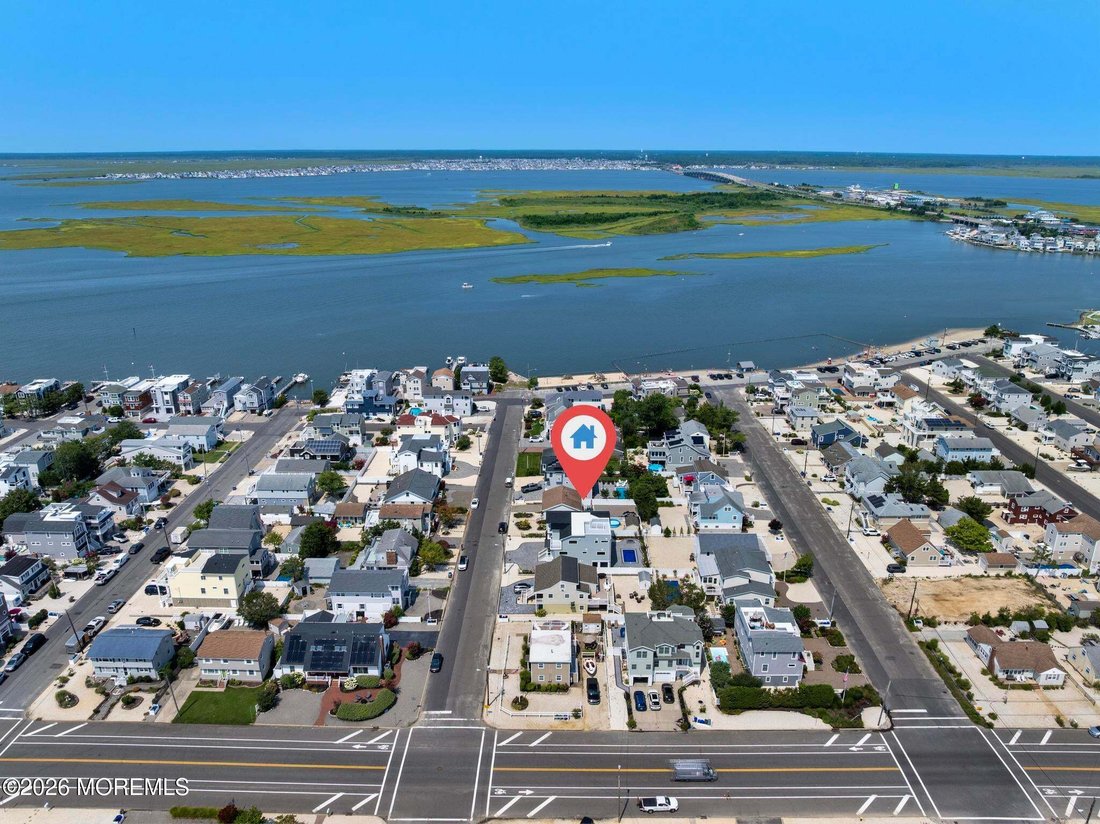 House in Ship Bottom, New Jersey, United States 5 - 18184789