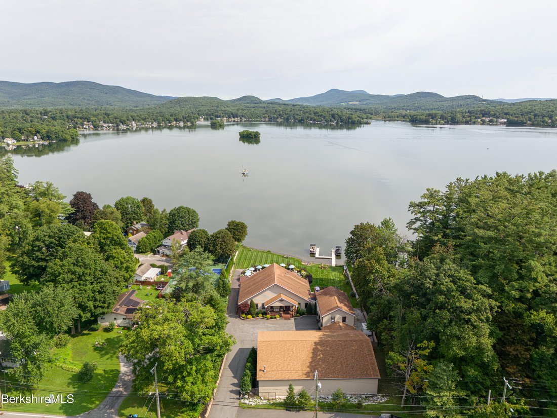 House in Pittsfield, Massachusetts, United States 4 - 18670530