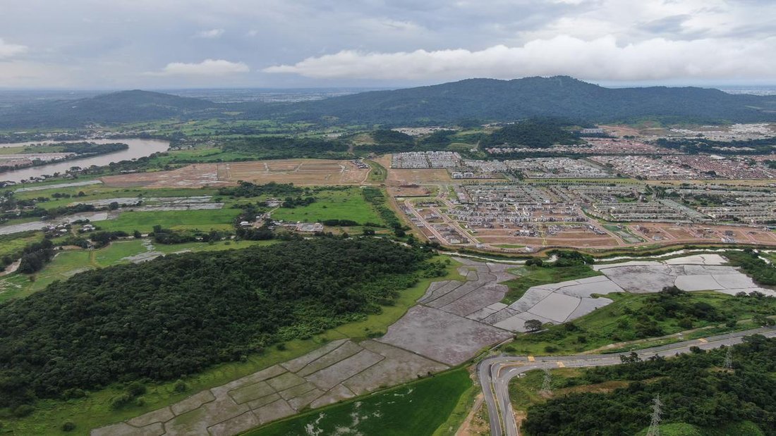 Land in Guayaquil, Guayas, Ecuador 2 - 18660476